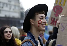 Feministės ragina Ukrainą sugrąžinti Tarptautinei moters dienai jos tikrąją prasmę