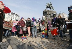 Feministės ragina Ukrainą sugrąžinti Tarptautinei moters dienai jos tikrąją prasmę