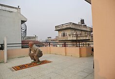 85 metų nepalietis siekia atgauti seniausio į Everestą įkopusio žmogaus titulą