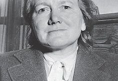 Hitlerio sesuo Paula, 1940 metų gegužę Rochusas Mischas vyko pas ją į Vieną gabendamas lai&scaron;ką ir siuntinį