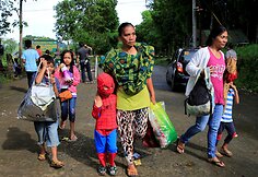 Tūkstančiai gyventojų sprunka i&scaron; pietinio Filipinų regiono