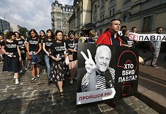Kijeve draugai ir kolegos parei&scaron;kė pagarbą nužudytam žurnalistui &Scaron;eremetui