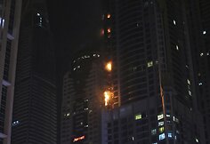 Gaisras viename aukščiausių Dubajaus dangoraižių