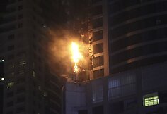 Gaisras viename aukščiausių Dubajaus dangoraižių