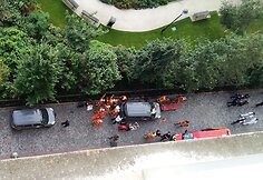 Paryžiaus priemiestyje automobilis įsirėžė į karius