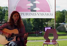 Anyk&scaron;čiuose prasidėjo Nacionalinis bardų festivalis &bdquo;Purpurinis vakaras&ldquo;