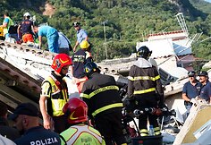Gelbėjimo operacija po žemės drebėjimo italijoje