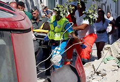 Gelbėjimo operacija po žemės drebėjimo italijoje