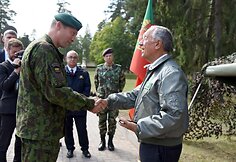 Portugalijos prezidentas susitiko su Lietuvoje dislokuotais portugalų kariais
