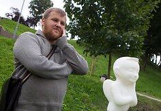 Vilniaus Misionierių sodų parke atidengta unikali &Scaron;viečiančio angelo skulptūra