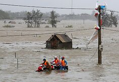 Vietname siaučia smarkus taifūnas Doksuri