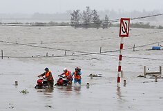 Vietname siaučia smarkus taifūnas Doksuri