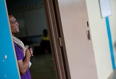 Karibų salų gyventojai gūžiasi prie&scaron; uraganą Maria