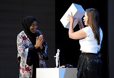 JAV fechtuotojai Ibtihaj Muhammad pagerbti i&scaron;leista pirmoji Barbė su hidžabu