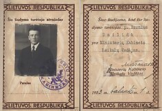 Lietuvos komunistų partijos (bol&scaron;evikų) (LKP(b)) centro komiteto Sekretoriato nario Antano Sniečkaus pildytos anketos LKP atstovybei prie Kominterno vykdomojo komiteto i&scaron;trauka. 1933 m. spalio 28 d.