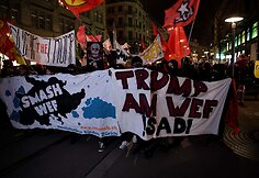 Šveicarijoje prieš D.Trumpą protestavo daugiau kaip tūkstantis žmonių