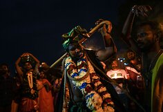 &Scaron;imtai tūkstančių tikinčiųjų Malaizijoje &scaron;venčia hinduistų festivalį