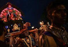 &Scaron;imtai tūkstančių tikinčiųjų Malaizijoje &scaron;venčia hinduistų festivalį