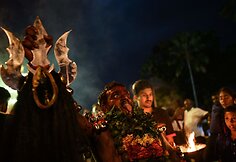 &Scaron;imtai tūkstančių tikinčiųjų Malaizijoje &scaron;venčia hinduistų festivalį