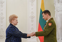 Prezidentė suteikė brigados generolo laipsnį Raimundui Vaikšnorui