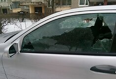 I&scaron;daužti automobilio langai 