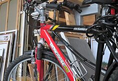Dirbtuvėje savo kampą turi meno knygos ir sporto inventorius