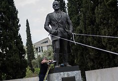 Graikijos komunistai bandė nuversti H.Trumano paminklą