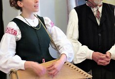 Vydūno dainas atlieka kanklininkė Giedrė Baltakytė ir Vytautas Abraitis