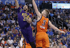 Domantas Sabonis ir Anthony Davisas