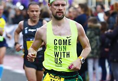 Andrius Dapkevičius maratone Barselonoje, kurį įveikė per 2 val. ir 57 min.