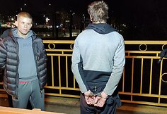 Naktis su Kauno policija: sučiuptas girtas vairuotojas ir du narkotikais bandę atsikratyti jauni vyrai