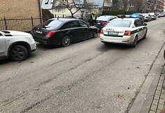 Rinktinės gatvėje medelius i&scaron;vartęs &bdquo;Mercedes-Benz&ldquo; automobilis