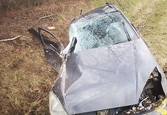 &Scaron;ilutės rajone nuo kelio nuskriejo &bdquo;Ford&ldquo; &ndash; automobilis visi&scaron;kai sumaitotas