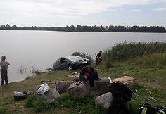 Vairuotojai važiuojant atbulomis, Kėdainių rajone &bdquo;VW Sharan&ldquo; atsidūrė tvenkinyje