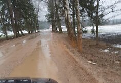 Į smėlio karjerus vykstančių sunkvežimių niokojamas žvyrkelis