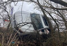 I&scaron;sukant i&scaron; greitkelio į Kauną nuo kelio nulėkė &bdquo;Volkswagen&ldquo;