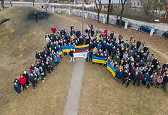 Ant Pelėdų kalno i&scaron;kelta Ukrainos vėliava