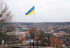 Ant Pelėdų kalno i&scaron;kelta Ukrainos vėliava