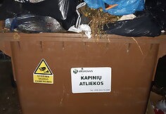 Atliekų konteineris prie Dvarčėnų kapinių