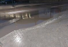 Ties Ukmergės gatvės Kaune pėsčiųjų perėja besikaupianti bala