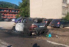 Kaune užsiliepsnojęs automobilis apgadino dar kelias ma&scaron;inas