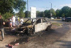 Kaune užsiliepsnojęs automobilis apgadino dar kelias ma&scaron;inas