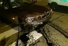 Avarija Kauno A.Juozapavičiaus prospekte: „BMW“ įvažiavo į namą