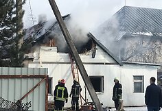 Kauno Raudondvario plente užsidegė medinis namas