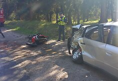 Susidūrė motociklas &bdquo;Suzuki&ldquo; ir lengvasis automobilis &bdquo;Audi&ldquo;
