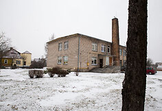 Laurų gatvė, vaizdo kamera ir daželis