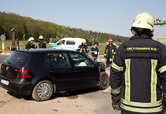 Įvažiavimo į Lapes sankryžoje - „VW Golf“ ir „Mercedes“ avarija