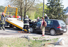 Įvažiavimo į Lapes sankryžoje - „VW Golf“ ir „Mercedes“ avarija