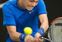Rogeris Federeris sugrįžimą į teniso kortus pažymėjo sunkia pergale