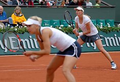 Caroline Garcia ir Kristina Mladenovič prieš Ekateriną Makarovą ir Eleną Vesniną